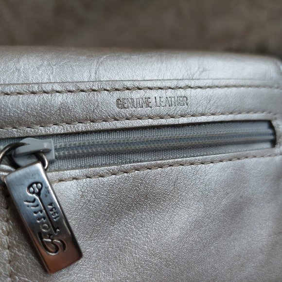 Fossil Women's Silver Leather Trifold Short Wallet - Picture 8 of 10